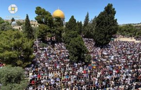 حضور گسترده نمازگزاران فلسطینی در مسجدالاقصی/درگیری با نظامیان صهیونیست+ فیلم