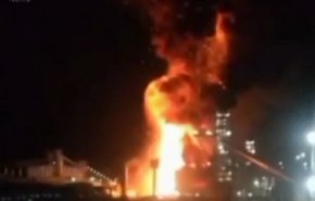 شاهد.. اندلاع حريق في مصنع للصلب بمحافظة كرمان