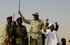 حميدتي يعلق على أحاديث الخلاف بين 'الدعم السريع' والجيش
