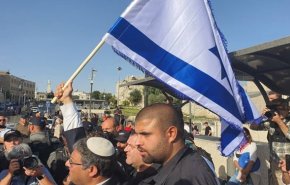 اهالی قدس عضو کنست و شهرک نشینان صهیونیست را از باب العامود بیرون کردند