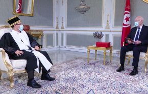 شاهد: معركة كسر العظم بين الرئيس التونسي والبرلمان