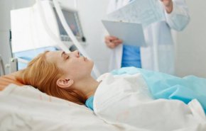 تستيقظ من غيبوبة طويلة لتجد نفسها قد أنجبت طفلاً