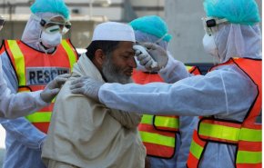 ولايات باكستانية تهدد رافضي لقاح كورونا بعقوبات 'غريبة'