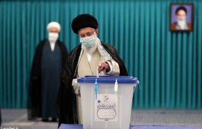 رهبر معظم انقلاب آراء خود را به صندوق انداختند