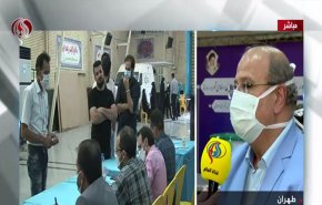 شاهد: مسؤول صحي یکشف للعالم اجراءات السلامة خلال الاقتراع