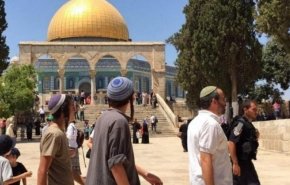 هجوم ده‌ها شهرک‌نشین به مسجدالاقصی به سرکردگی یک عضو سابق کنست 