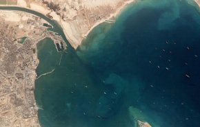 مصر.. حاملة مقاتلات تعبر قناة السويس لأول مرة