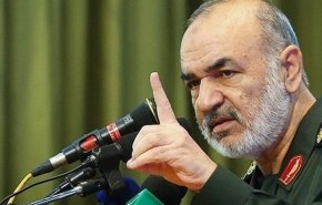 فرمانده کل سپاه: با همه ابرقدرت‌های سلطه‌گر پنجه در پنجه انداخته‌ایم / کردستان را ‌قبرستان ‌دشمنان می‌کنیم 