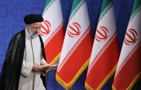 لحظه اعطا حکم تنفیذ ریاست جمهوری توسط رهبر انقلاب + فیلم