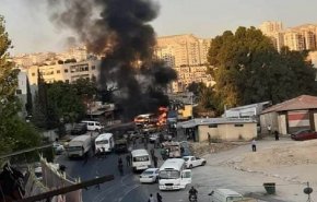 قتيل واصابات في انفجار حافلة عسكرية في دمشق .. صور + فيديو