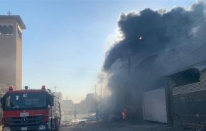 العراق.. نشوب حريق هائل بمنطقة الكرادة