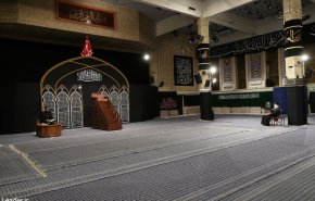 اقامة الليلة الاولى من مراسم العزاء الحسيني بحضور قائد الثورة الاسلامية