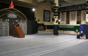 مراسم عزاداری شب عاشورای حسینی با حضور رهبر انقلاب در حسینیه امام خمینی (ره)