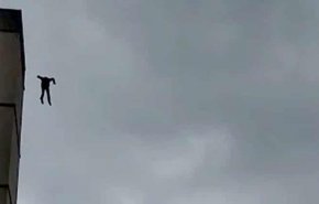 سوري يرمي بنفسه من الطابق التاسع في ألمانيا والسبب .. !
