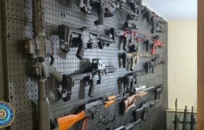 أسلحة غير مرخصة وشارات FBI مزورة في منزل نائب عمدة نيويورك