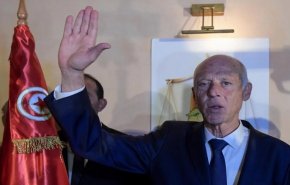تونس.. قاعدة داعمي سعيد تتآكل ودعوات للتظاهر ضد الانقلاب
