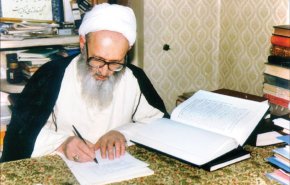 العلامة والفيلسوف حسن زادة آملي يلبي نداء ربه، فمن هو؟