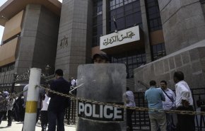 حكومة السيسي تمنع الموظفين من اللجوء للقضاء ضدها