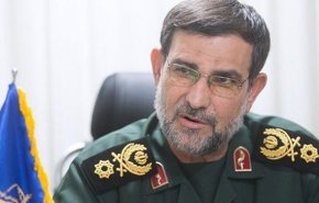 دریادار تنگسیری: دریا میدانی تعیین کننده در نبرد با مستکبران است/ دشمن را دست کم نمی‌گیریم

