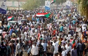 شاهد.. باحث سياسي يكشف أسباب التظاهرات في السودان 