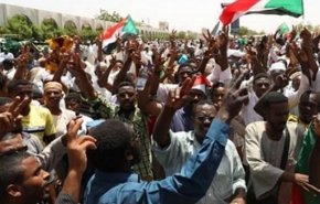  سعودی ها کاملا از اوضاع سودان مطلع هستند/ تصمیم اتحادیه آفریقا درباره تعلیق عضویت سودان