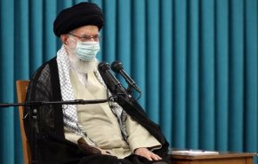رهبر انقلاب: بزرگداشت شهدا با ابتکاراتی چون تحلیل جامعه شناختی آن دوران ادامه یابد