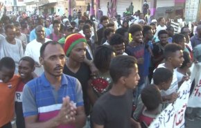 شعار مردم سودان علیه نظامیان و سازش با رژیم صهیونیستی+فیلم
