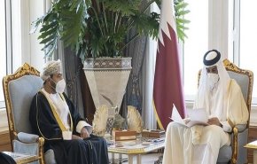 سلطان عمان فرستاده خود را با یک پیام مکتوب نزد شیخ تمیم فرستاد