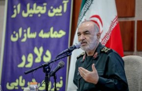  تجلیل و قدردانی سرلشکر سلامی از حماسه‌سازان نیروی دریایی سپاه در تقابل با ناوگان جنگی ارتش امریکا در دریای عمان/ این تقابل نشان داد ابهت دشمن پوشالی است
