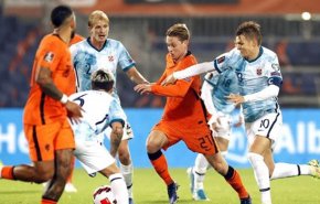هولندا تتأهل إلى كأس العالم 