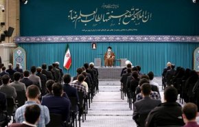 تحریف سخنان رهبر معظم انقلاب درباره مهاجرت نخبگان/ از کودتای ۲۸ مرداد تا حمایت از مهاجرفرستی
