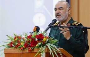 سرلشکر سلامی: ‌بسیج دشمن را در جبهه‌های مختلف دنبال می‌کند/ دشمن دیگر تمرکزی بر سرزمینمان ندارد/ تا پیروزی راه زیادی باقی نمانده است
