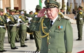 بالصور.. رئيس أركان الجيش الجزائري يزور مصر
