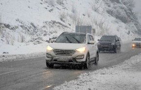 بارش برف؛ جاده چالوس و آزادراه تهران-شمال