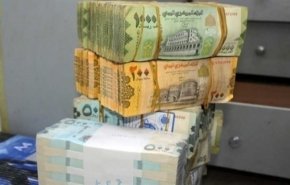 عدن: صرافون يعلّقون أعمالهم وسط استمرار تدهور الريال اليمني