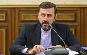 واکنش غریب آبادی به اخراج معلم محجبه در کانادا