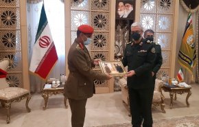 معاون عملیات نیروهای مسلح عمان با سرلشکر باقری دیدار کرد