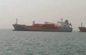تحالف العدوان يحتجز سفينتي وقود تحملان 50 الف طن