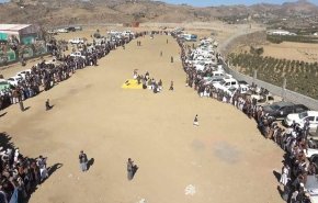 أبناء صعدة يسيرون قافلة عينية ومالية بمناسبة ذكرى الشهيد