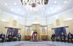  تهران و مسکو می‌توانند در جهت شکست سلطه دلار بر روابط پولی و بانکی گام بردارند/ هدف‌گذاری ۱۰میلیارد دلاری برای گسترش روابط اقتصادی دو کشور در اولین گام