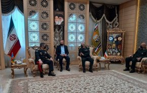  وزير الدفاع الآذربيجاني يلتقي برئيس الأركان العامة الإيرانية