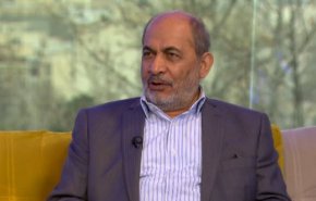 رفیق‌دوست: امام (ره) قرار بود پنجم بهمن وارد ایران شود اما بختیار فرودگاه تهران را بست