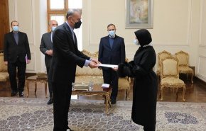 تقدیم پیش نویس استوارنامه سفرای جدید فلسطین و کوبا به امیرعبداللهیان