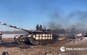 آغاز بازگشت برخی از نظامیان روسیه از مرز اوکراین +فیلم