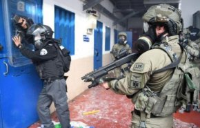 تحصن اسرای فلسطینی در پی ممانعت از اقامه نماز آنان