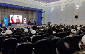قائد الثورة الاسلامیة: النظر إلى الخطوة الثانية للثورة يجب أن يكون علميا