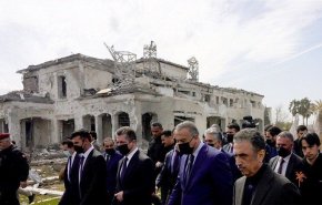 حضور نخست وزیر عراق در محل اصابت موشک ها در اربیل