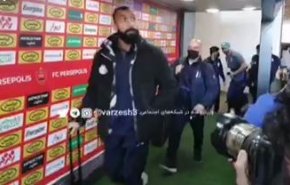 ورود تیم های فوتبال استقلال و پرسپولیس به ورزشگاه آزادی+ ویدیو