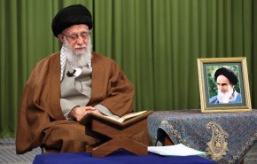 قائد الثورة يحضر جلسة تلاوة القرآن الكريم في اليوم الاول من شهر رمضان