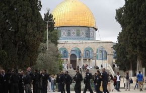 عشرات المستوطنين يقتحمون المسجد الأقصى
